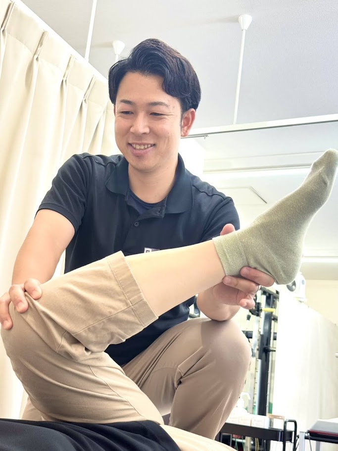 福山 雄気が施術している様子